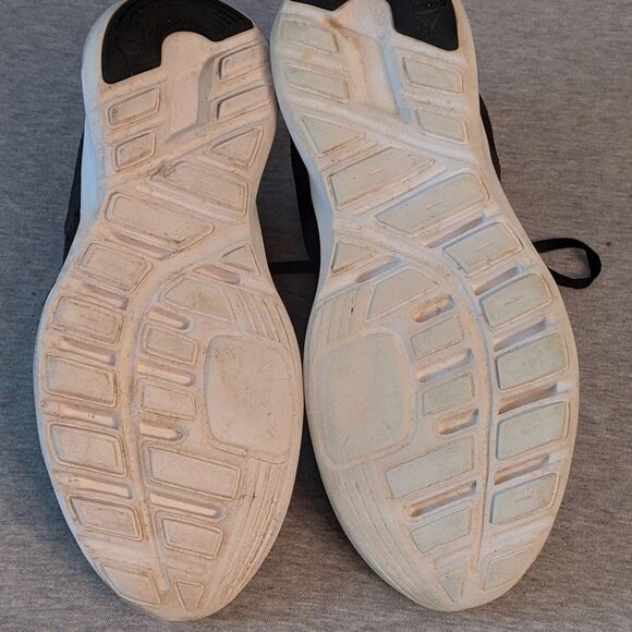 Reebok Memory Tech SIze 8 Ladies Black with Silver Stripes - Picture 5 of 8